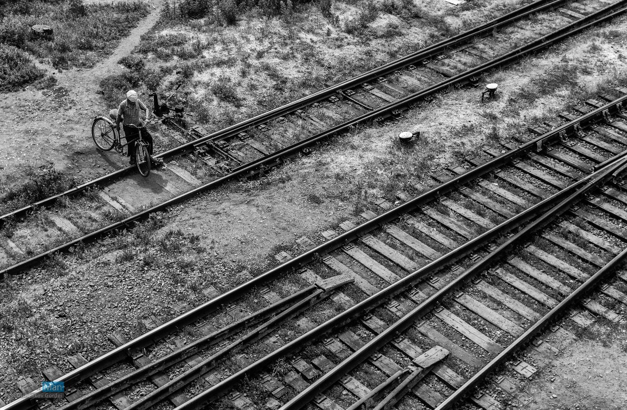 железная дорога, велосипед, велосипедист, чб