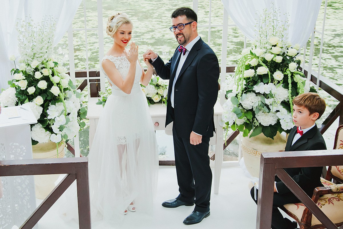 Москва. Свадебная романтическая прогулка Лены и Эндрю. Фотограф крещение венчание в Петербурге! Помогает подобрать храм и посоветовал душевного батюшку в СПб