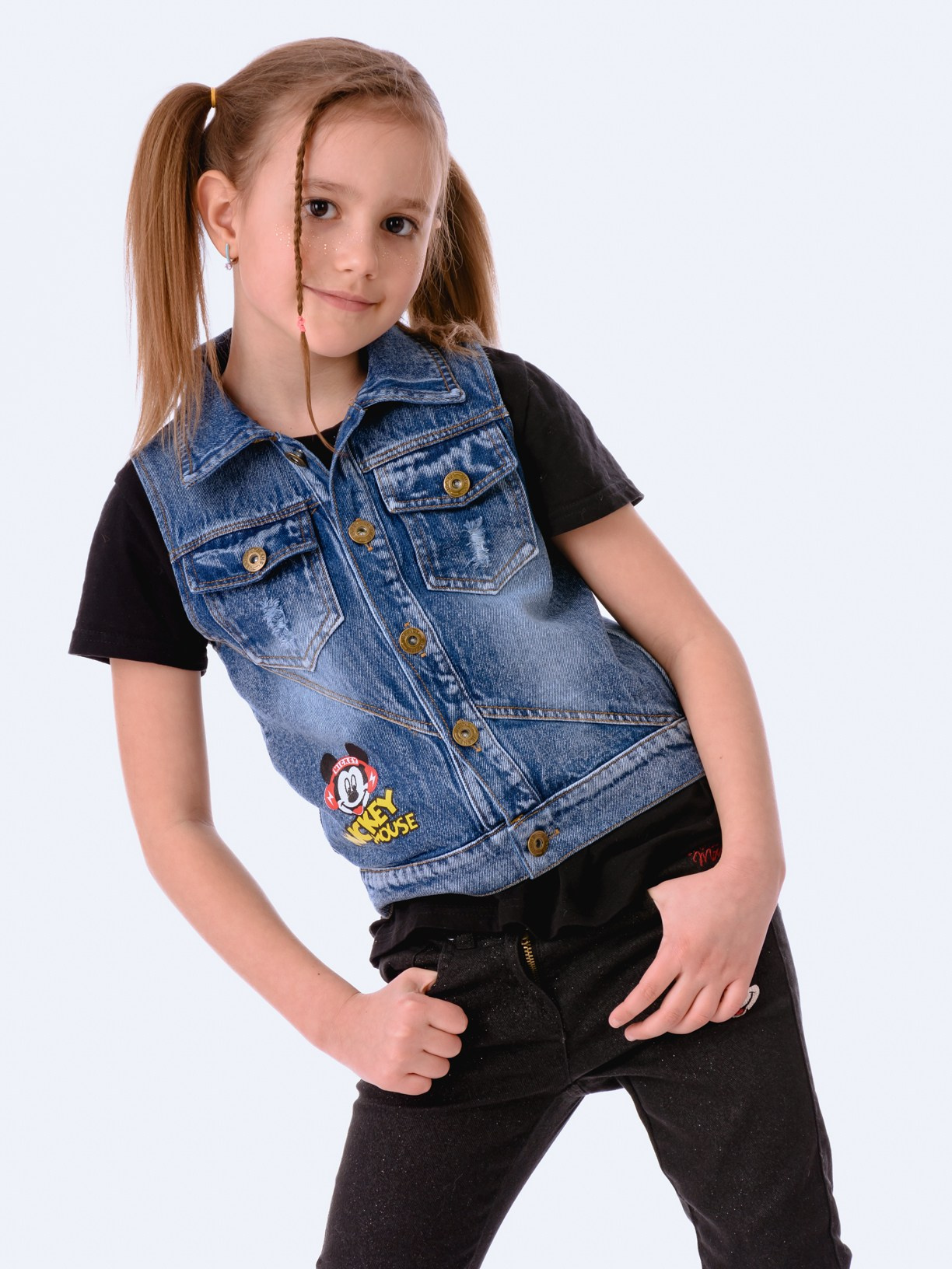 Детская фотосъемка для каталогов одежды и рекламы. Gramy-studio: фото, видео, инфографика и 3D визуализация для маркетплейсов