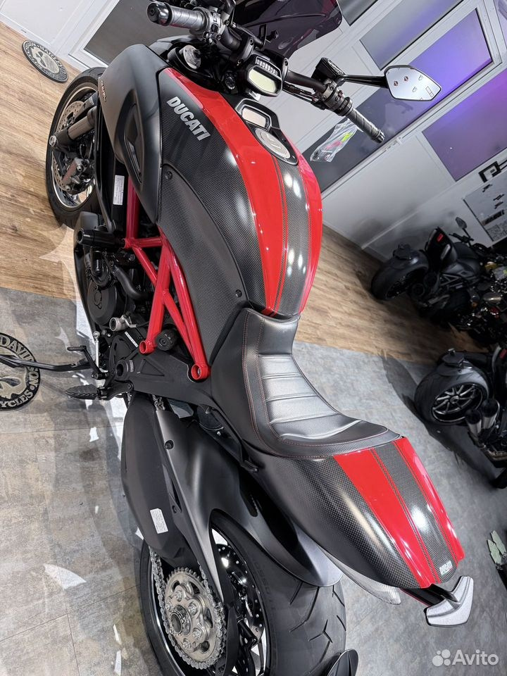 Купить 2016 Ducati Diavel Red Carbon — подробнее на сайте. Hello Davidson, Москва. Только хорошие мотоциклы…