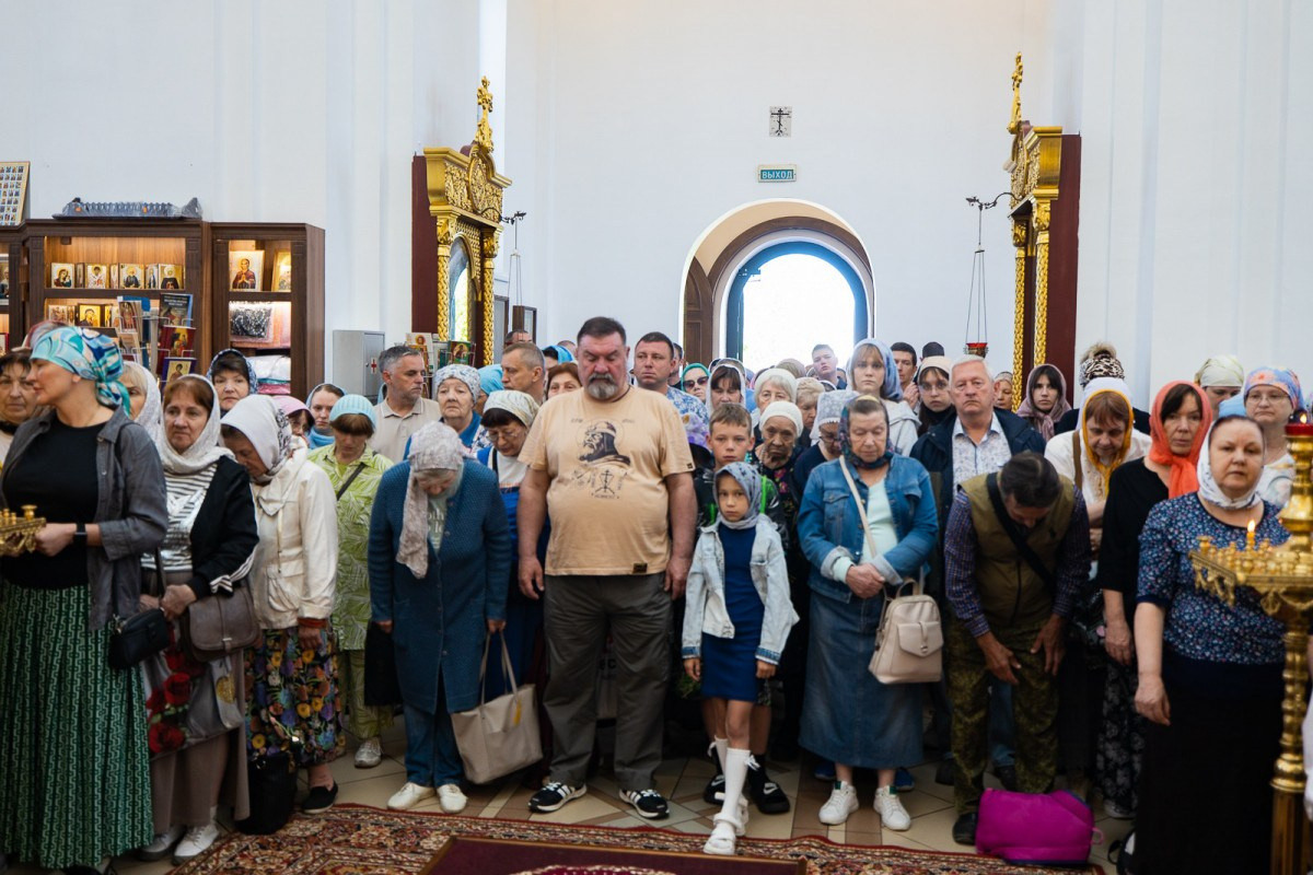 Архиерейское Богослужение в Неделю 4-ю по Пятидесятнице. Саратовское Северо-Западное благочиние