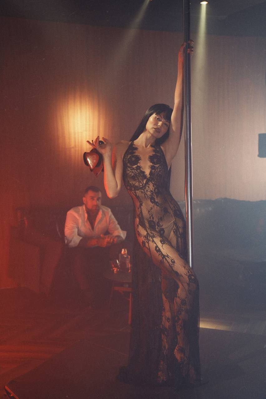 Необычная парная съемка в Москве с пилоном. Анисимова Галина — коммерческий фотограф в Москве