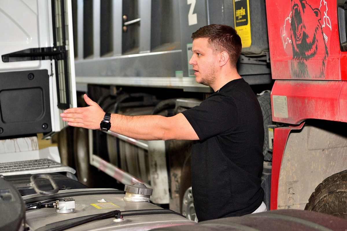 Центр технического обслуживания. Фотограф Сергей Сергеев