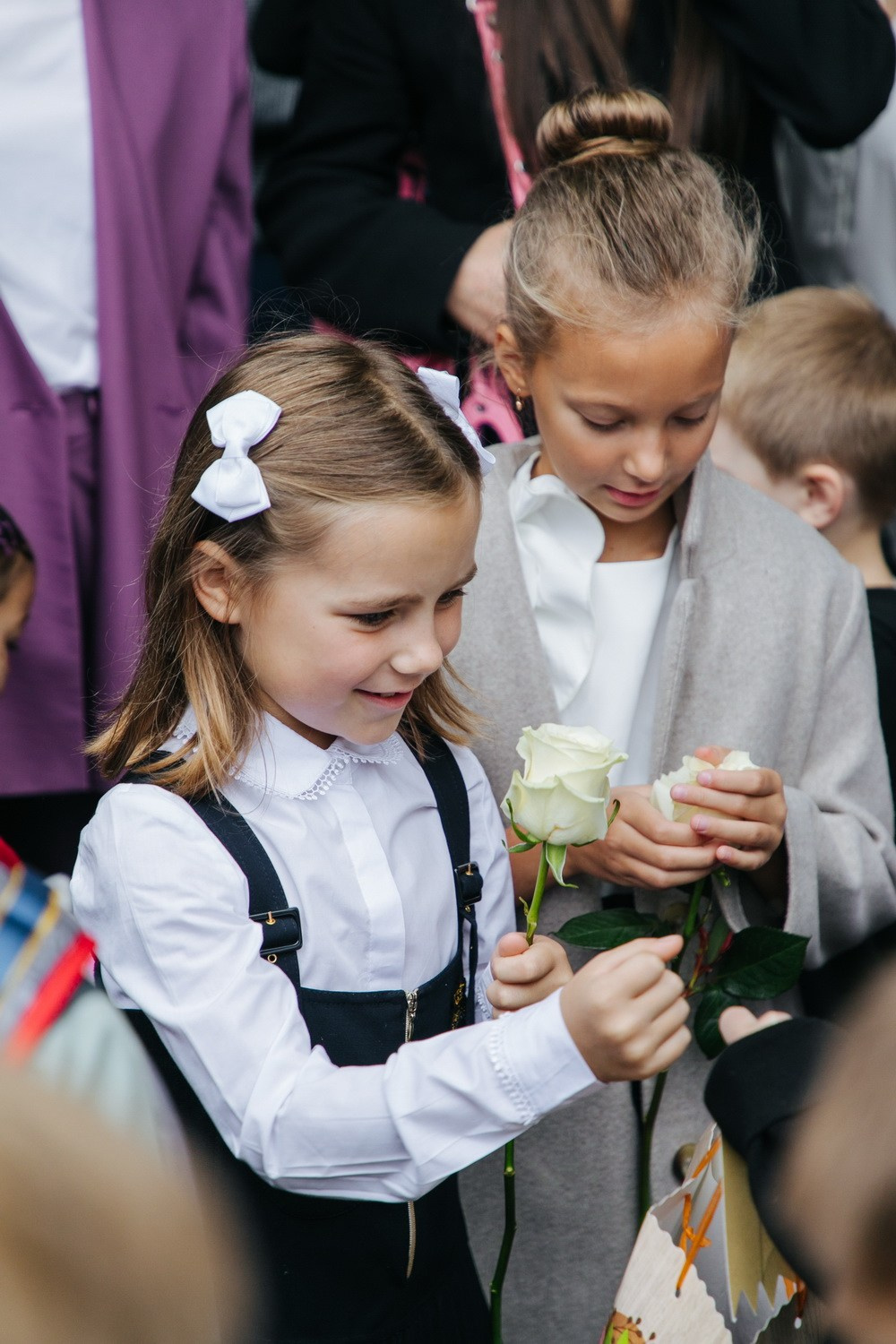Школьники 1 сентября, линейка. Фотограф крещение венчание в Петербурге! Помогает подобрать храм и посоветовал душевного батюшку в СПб