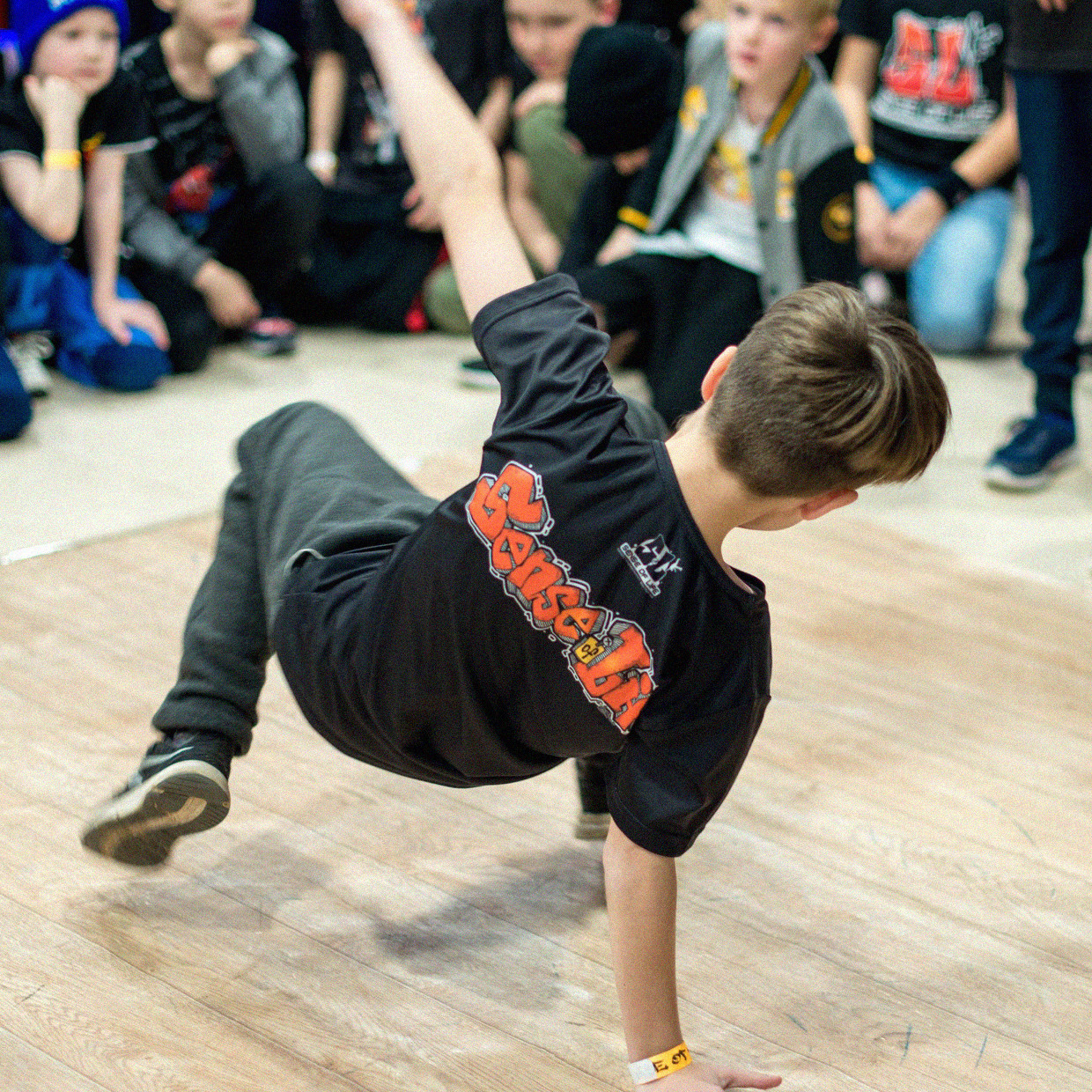 Сlothes. Графический дизайнер и иллюстратор Айрат Давлетшин