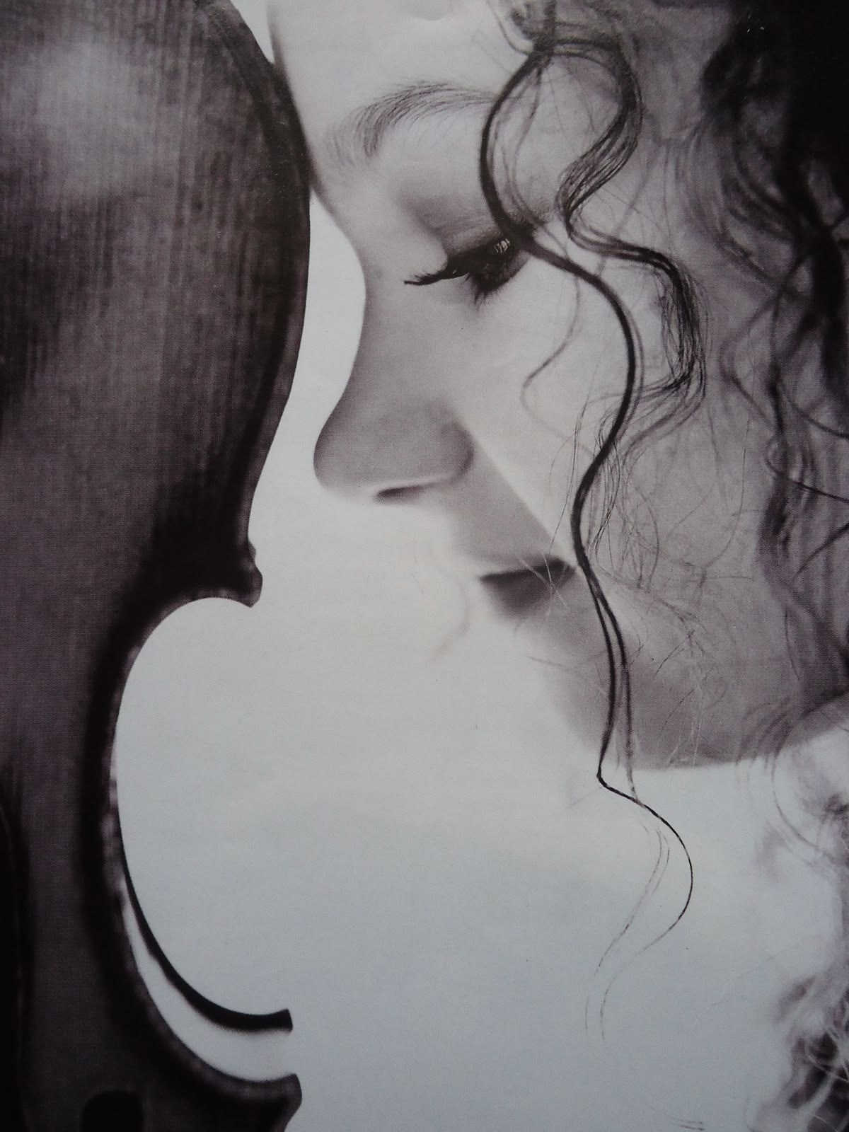 Скрипка и девушка. Фотограф в Екатеринбурге Юлия Ташлыцкая