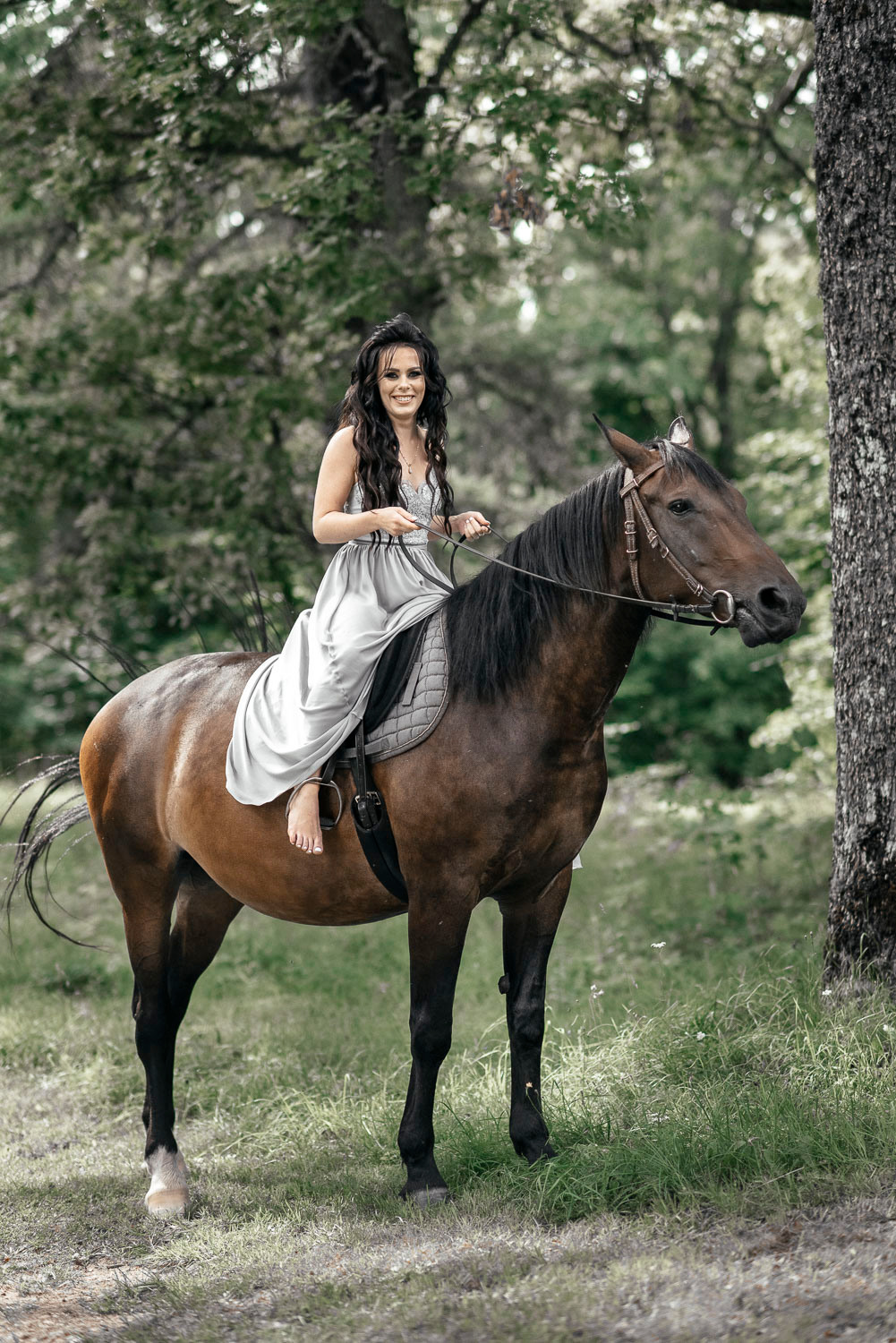 портрет невесты на коне