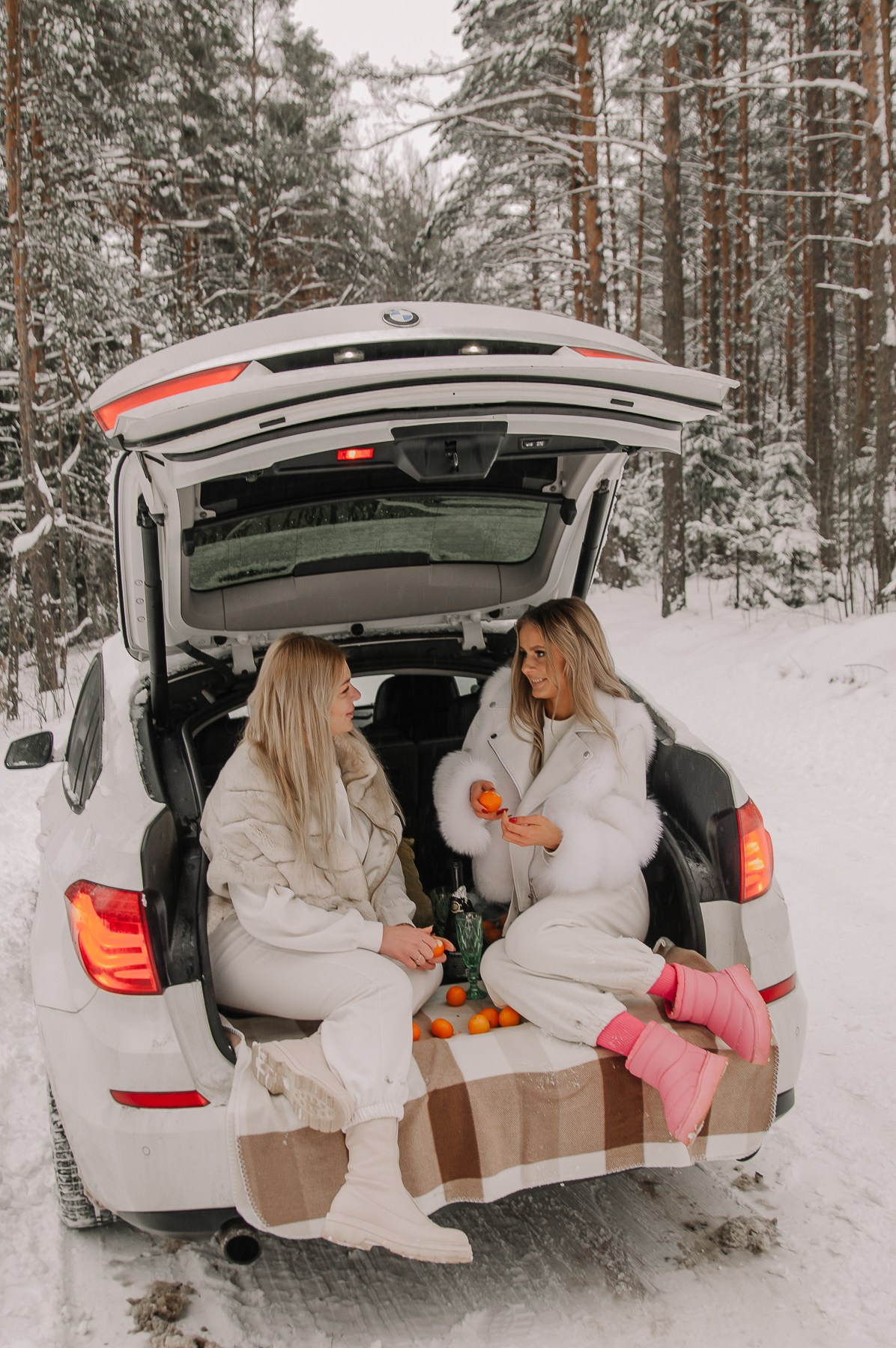 Friends stories_Наташа и Кристина. Свадебный и семейный фотограф в Минске Яна Новак