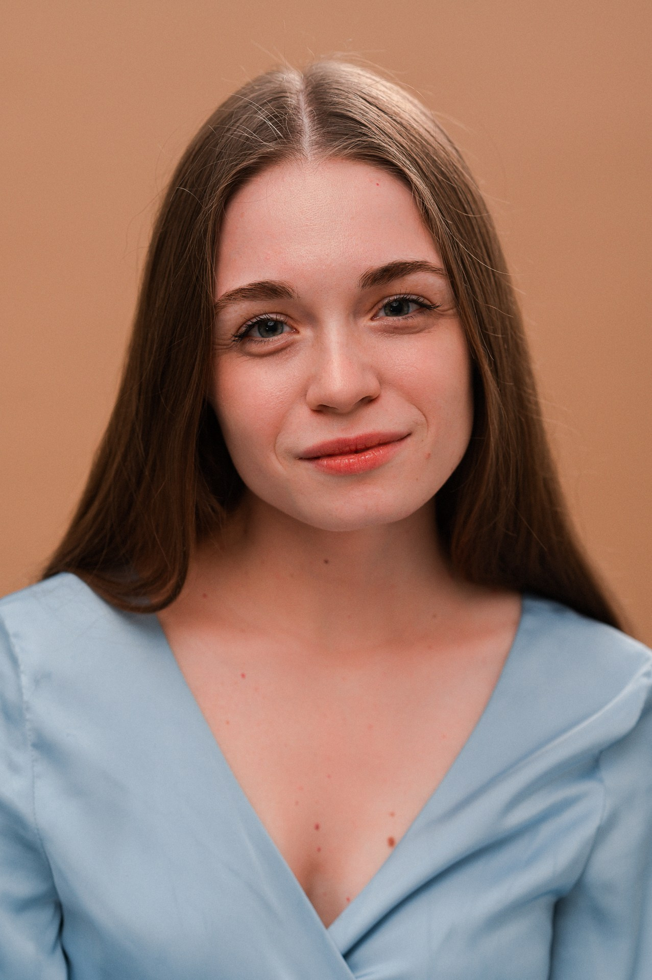 Артистка Молодёжного камерного театра, режиссёр.