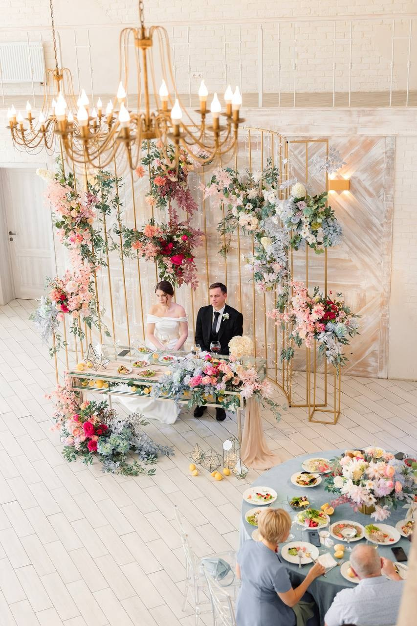 Яркий декор с использованием фруктов и овощей. Подрядчики и друзья сети свадебных площадок House for wedding