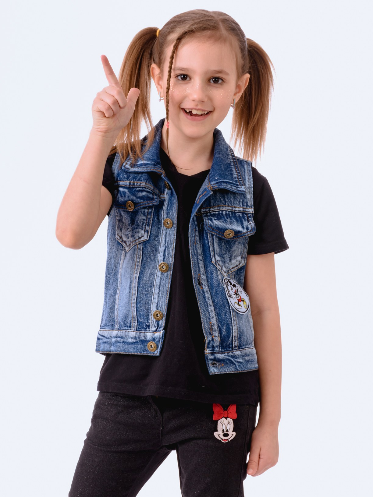 Детская фотосъемка для каталогов одежды и рекламы. Gramy-studio: фото, видео, инфографика и 3D визуализация для маркетплейсов