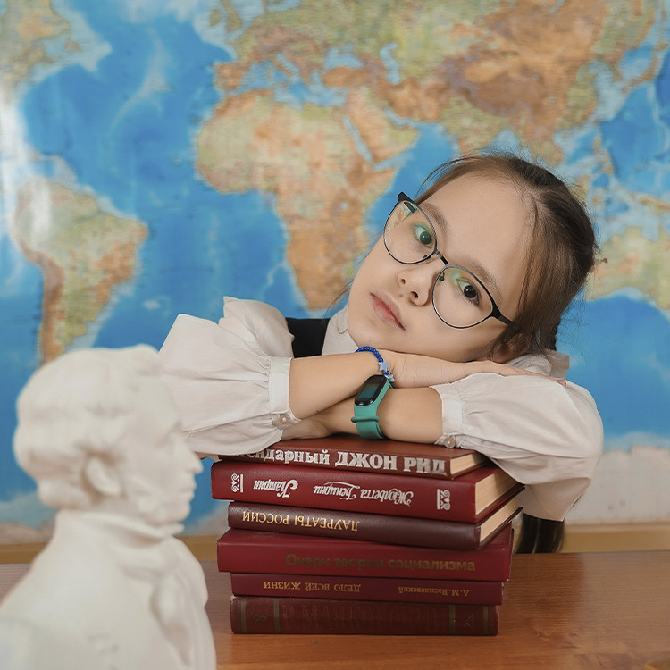 Портреты 4 класс карта мира. Выпускные альбомы Казань