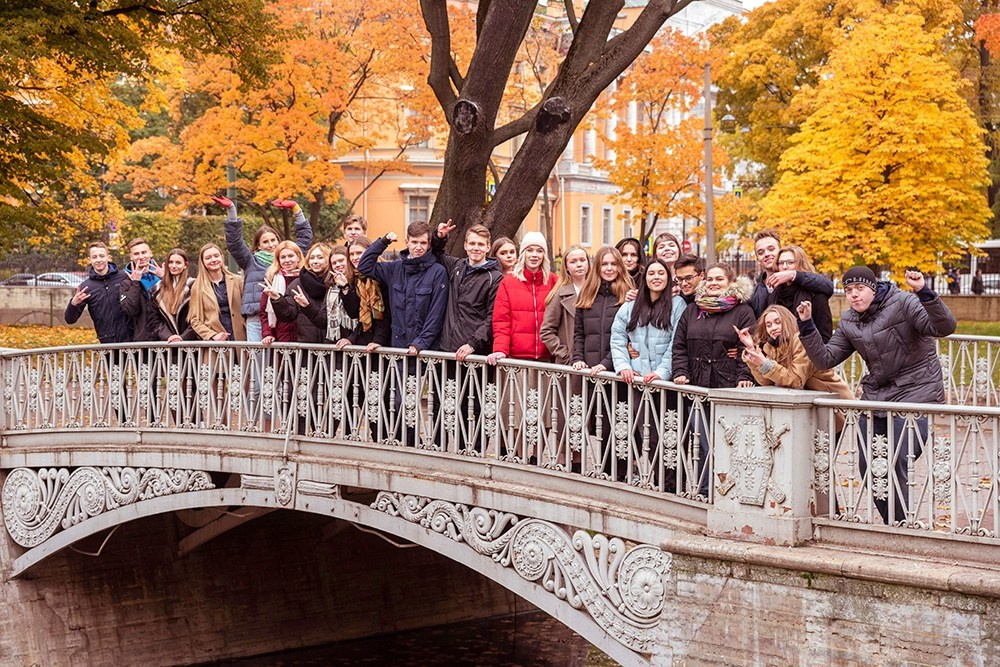 В школе. Выпускные альбомы СПБ. Фотограф в Садик и Школу
