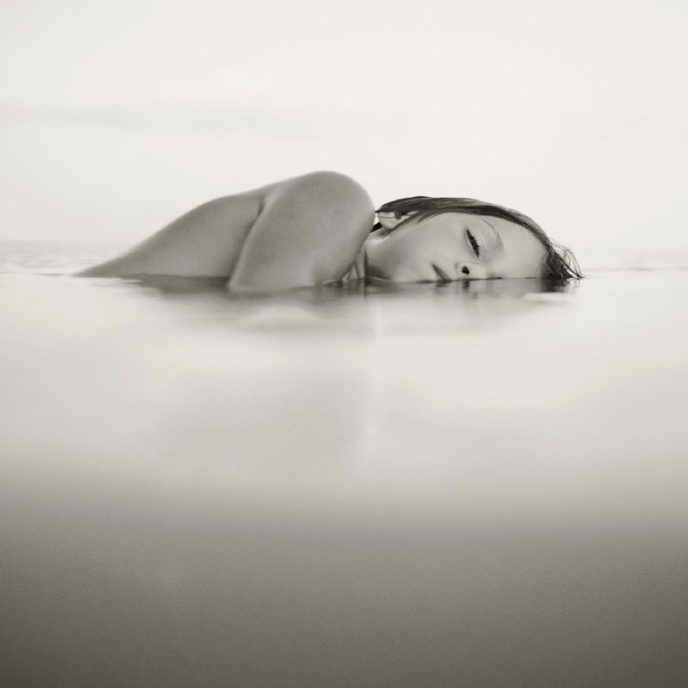 дети под водой, съемка Деб Шведхельм в бассейне с естественным светом