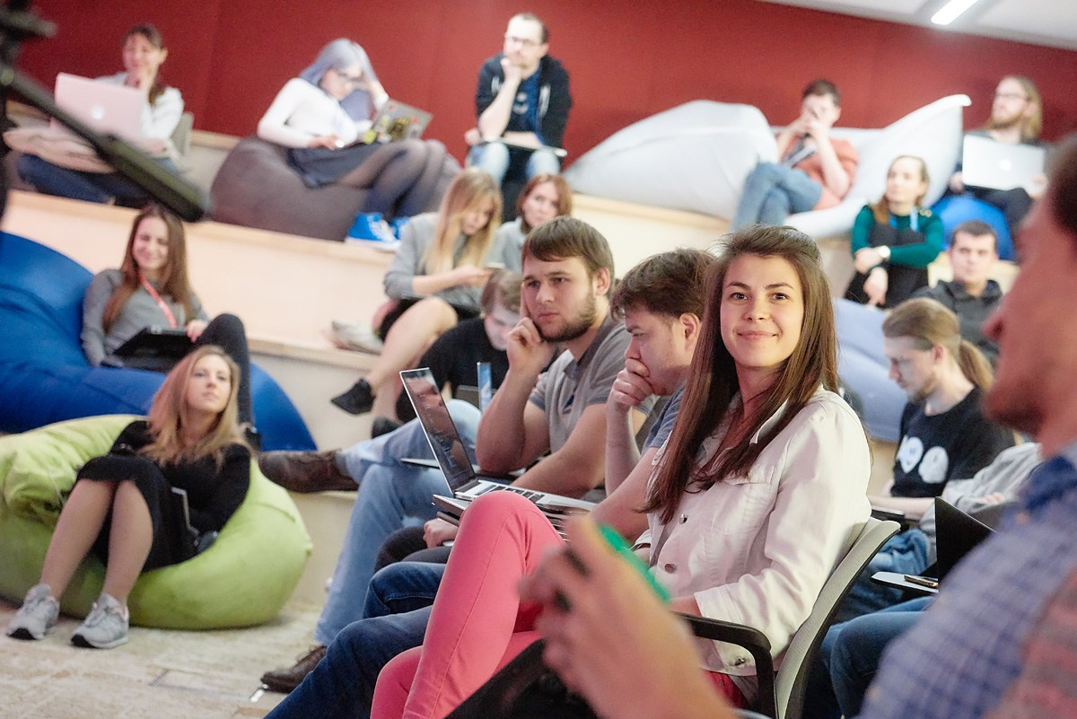 Нейромонах Феофан в Avito. Репортажный фотограф в Москве Вадим Францев