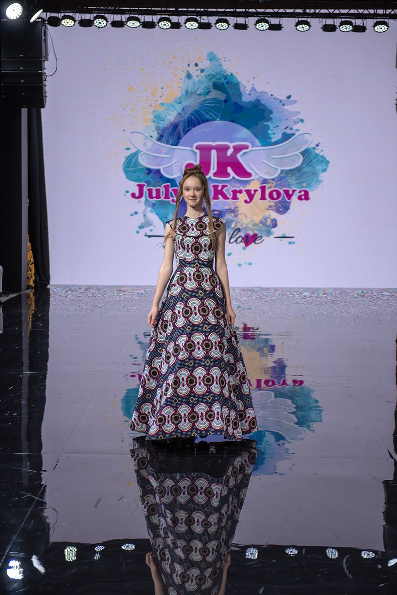 SochiFashionWeek2024 дизайнер Юлия Крылова. Семейный и коммерческий фотограф в Сочи Александр Бодунов