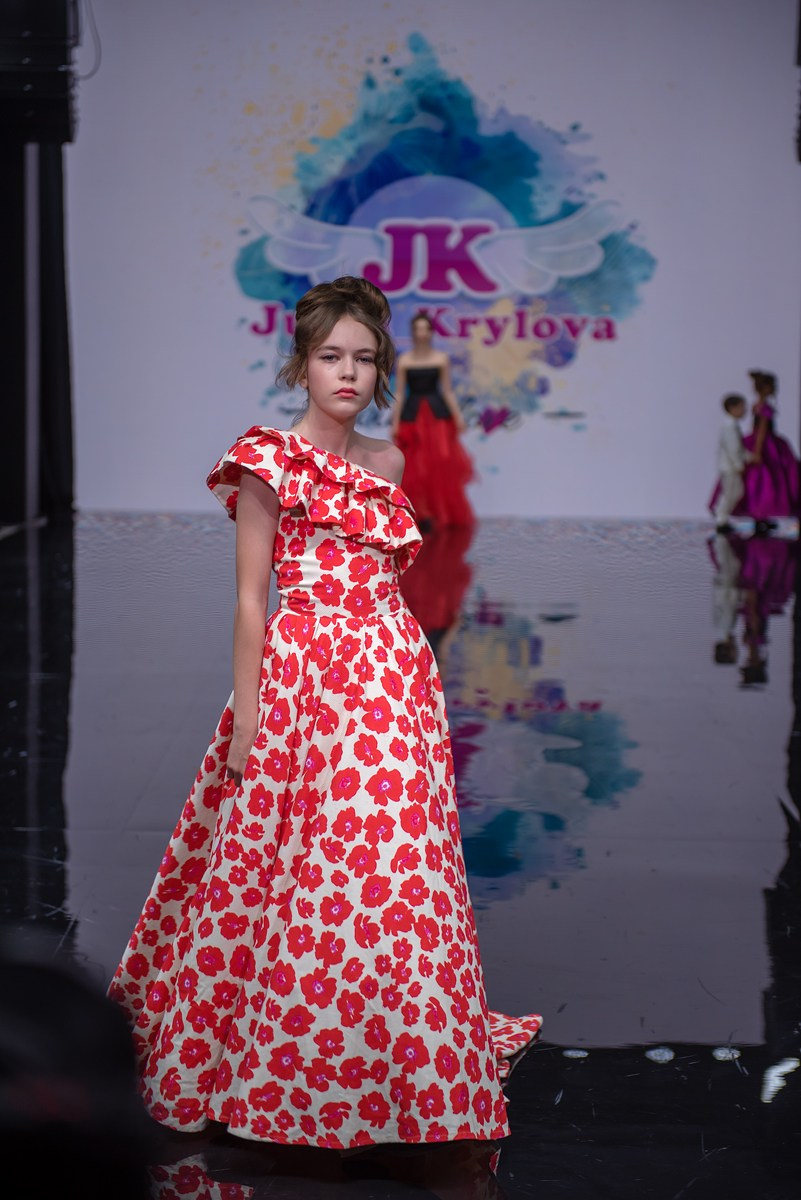 SochiFashionWeek2024 дизайнер Юлия Крылова. Семейный и коммерческий фотограф в Сочи Александр Бодунов