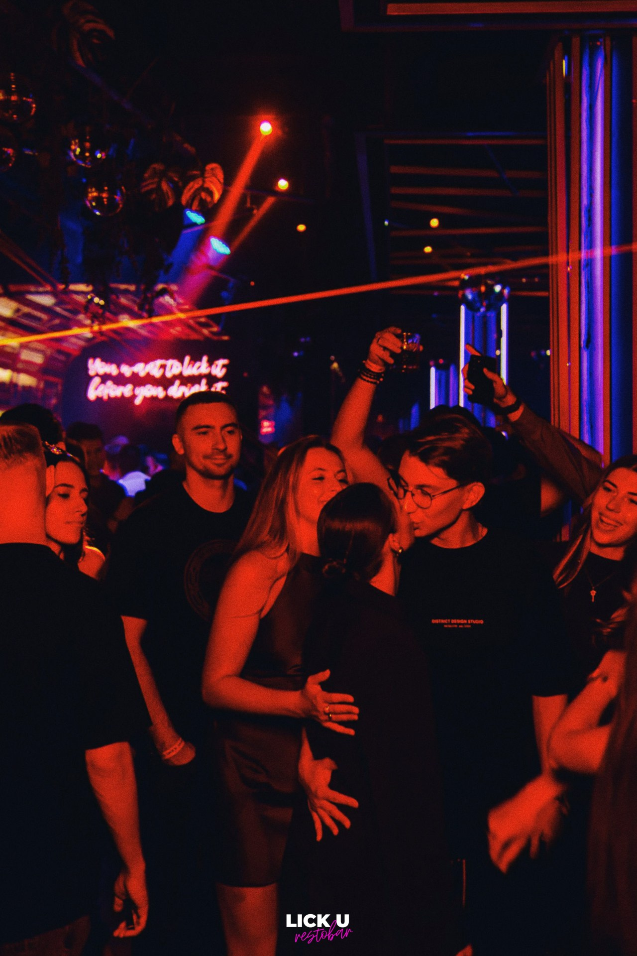 Ночная жизнь Смоленска. Фотограф | Михаил Буш Смоленск