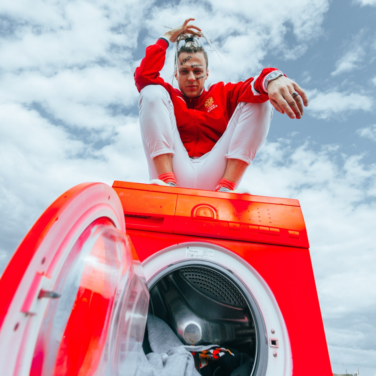 Современная концептуальная фотография о теле, уязвимости и идентичности. Визуальная практика на стиле честности, пост-иронии и искусства.Рекламная фотография, Концептуальная фотография, Современный художник, Психология, Коммерческий фотограф, Репортажный фотограф, Стрит фотография, Арт, Сюрреализм, Мобильная фотография, Снято на айфон, Дима Бурза