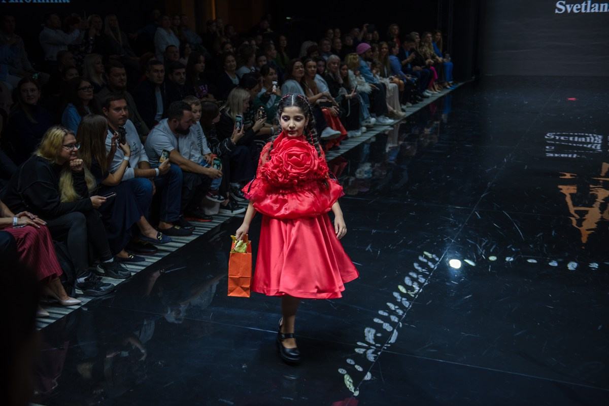SochiFashionWeek2024 дизайнер Анохина Светлана. Семейный и коммерческий фотограф в Сочи Александр Бодунов