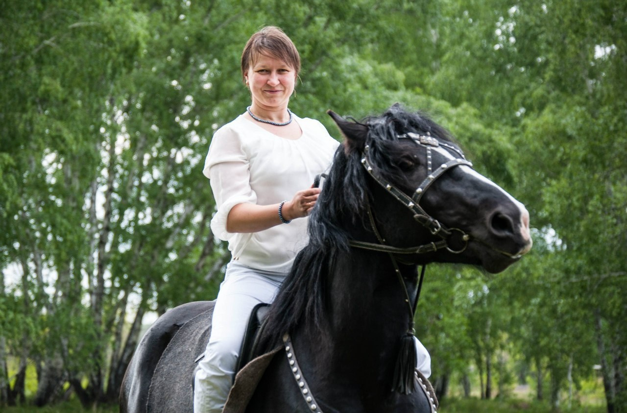 Фотосессии в Анкоре. Конные прогулки в клубе «Анкор» — Омск