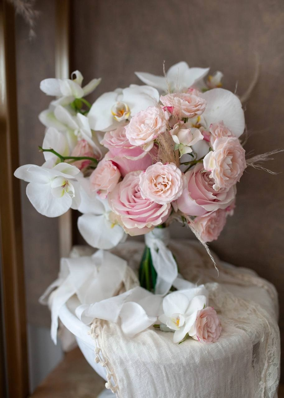 Белые для буктов, 250 руб. Дизайнер полиграфии в Санкт-Петербурге. Заказать свадебные приглашения, подарочные сертификаты, полиграфию для бизнеса, шелковые ленты