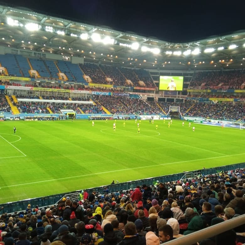 Дождь и ветер нам нипочём! Болеем за наших!