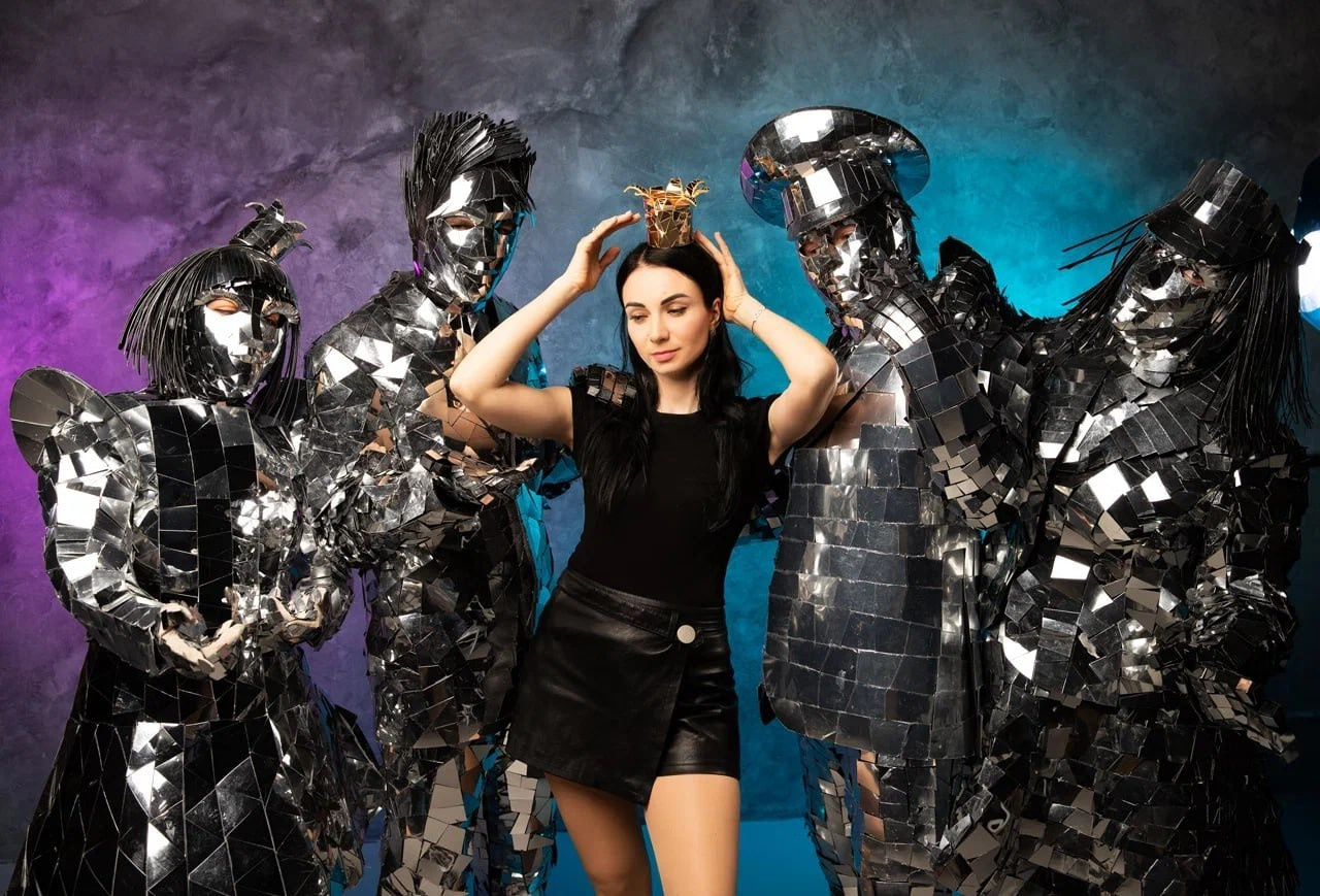 Зеркало шоу дум. Подрядчики и друзья сети свадебных площадок House for wedding