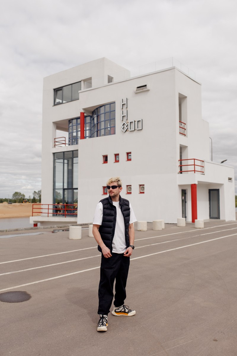 Лавстори с лапшой и жёлтым ангаром. Свадебный и семейный фотограф в Нижнем Новгороде и Москве