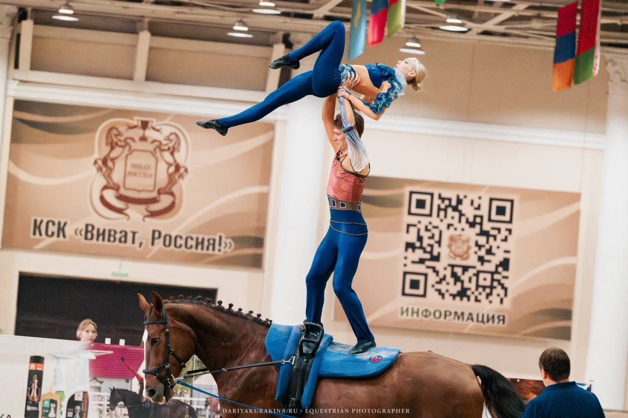ВОЛЬТИЖИРОВКА — ЧЕМПИОНАТ СНГ. Куракина Дарья • Конный фотограф