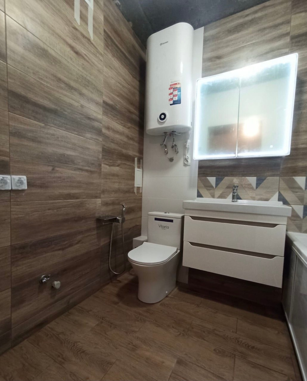 Ванная комната (ул. Мансура Хасанова д. 13). Ремонт санузла, туалета, ванной под ключ в Казани. Укладка плитки