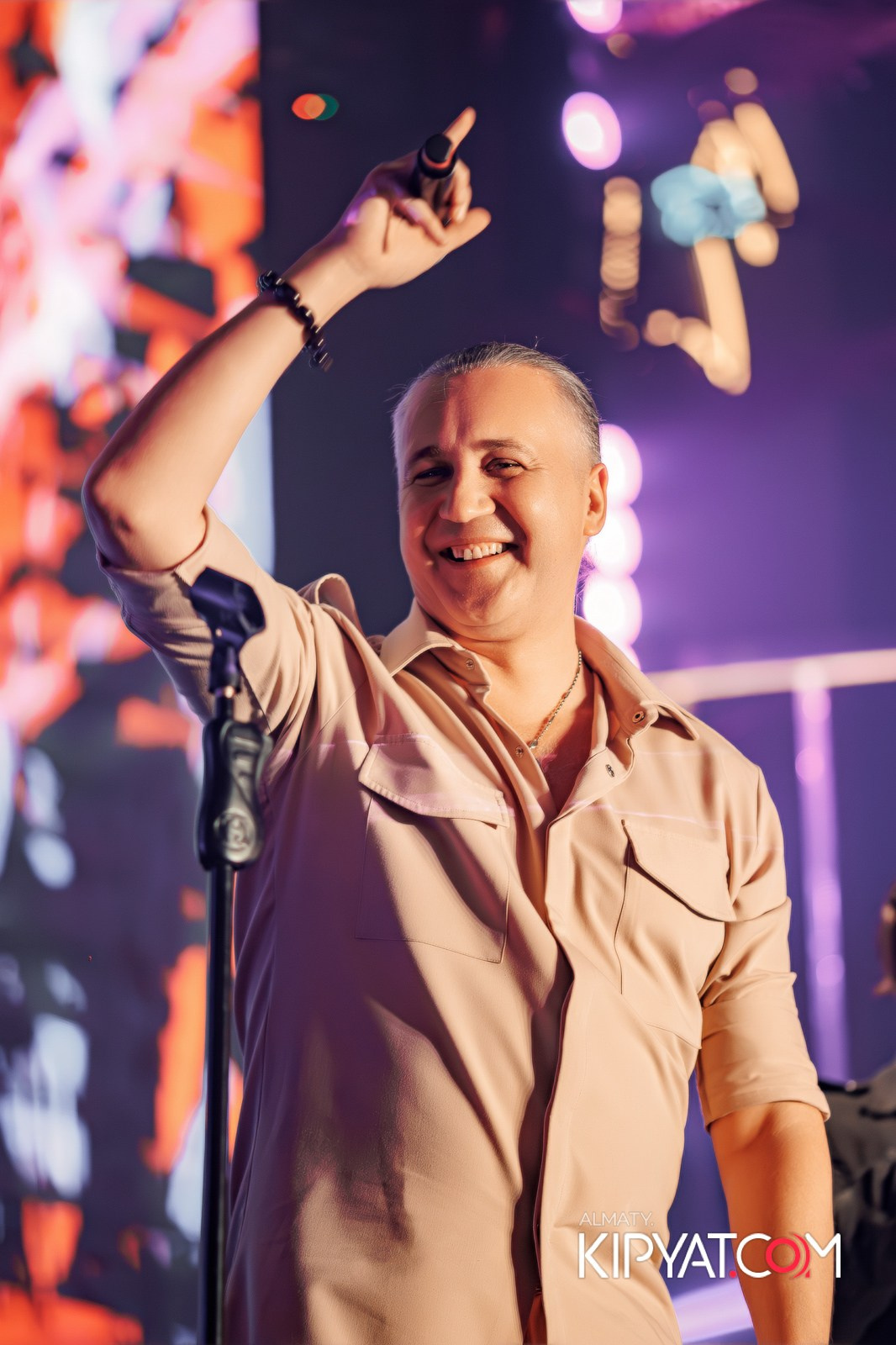 SANTA BARBARA — ПИТ ДЖЕЙСОН (ГР. ПРЕМЬЕР-МИНИСТР) И ИЛЬЯ ЗУДИН (ГР. ДИНАМИТ) НА ПРЕДНОВОГОДНЕЙ ВЕЧЕРИНКЕ. КИПЯТКОМ АЛМАТЫ!