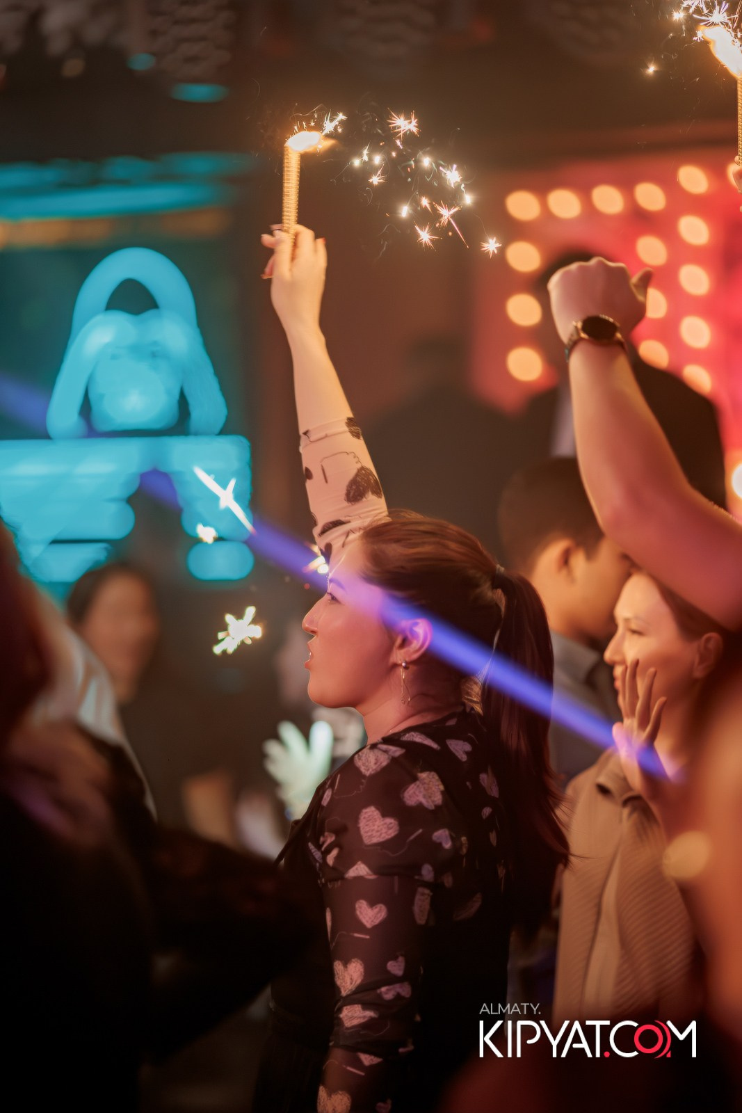 SANTA BARBARA — ПИТ ДЖЕЙСОН (ГР. ПРЕМЬЕР-МИНИСТР) И ИЛЬЯ ЗУДИН (ГР. ДИНАМИТ) НА ПРЕДНОВОГОДНЕЙ ВЕЧЕРИНКЕ. КИПЯТКОМ АЛМАТЫ!