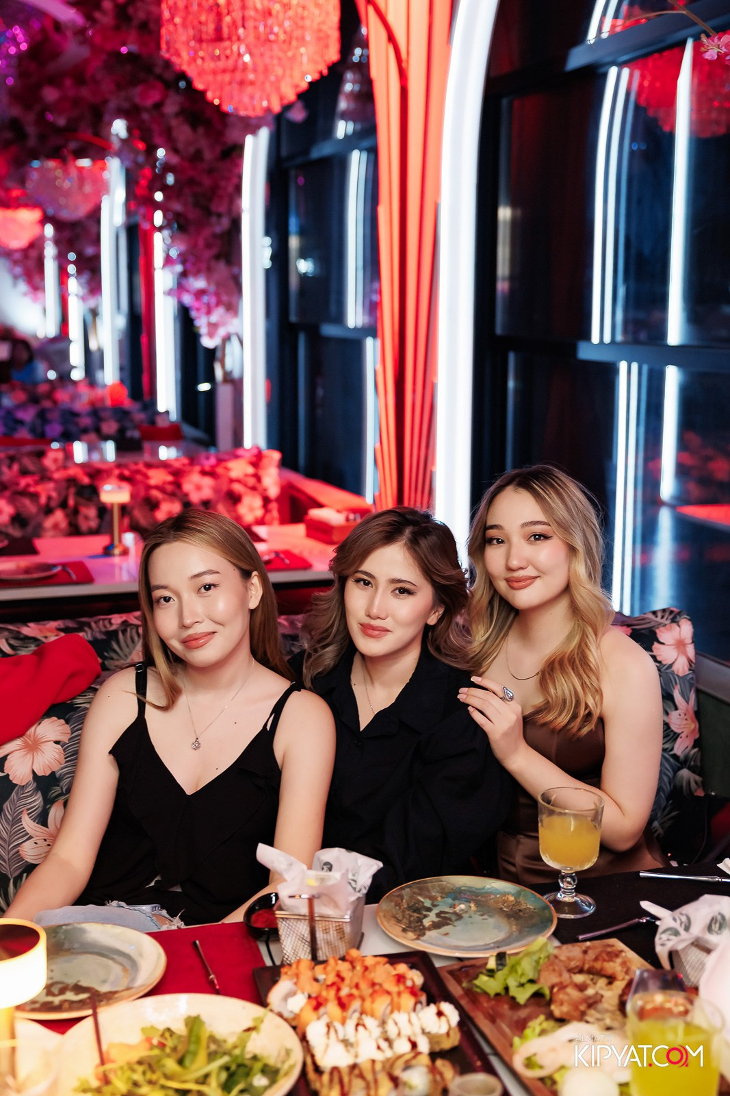 ЗАЯ, НА БИС. КИПЯТКОМ АЛМАТЫ!