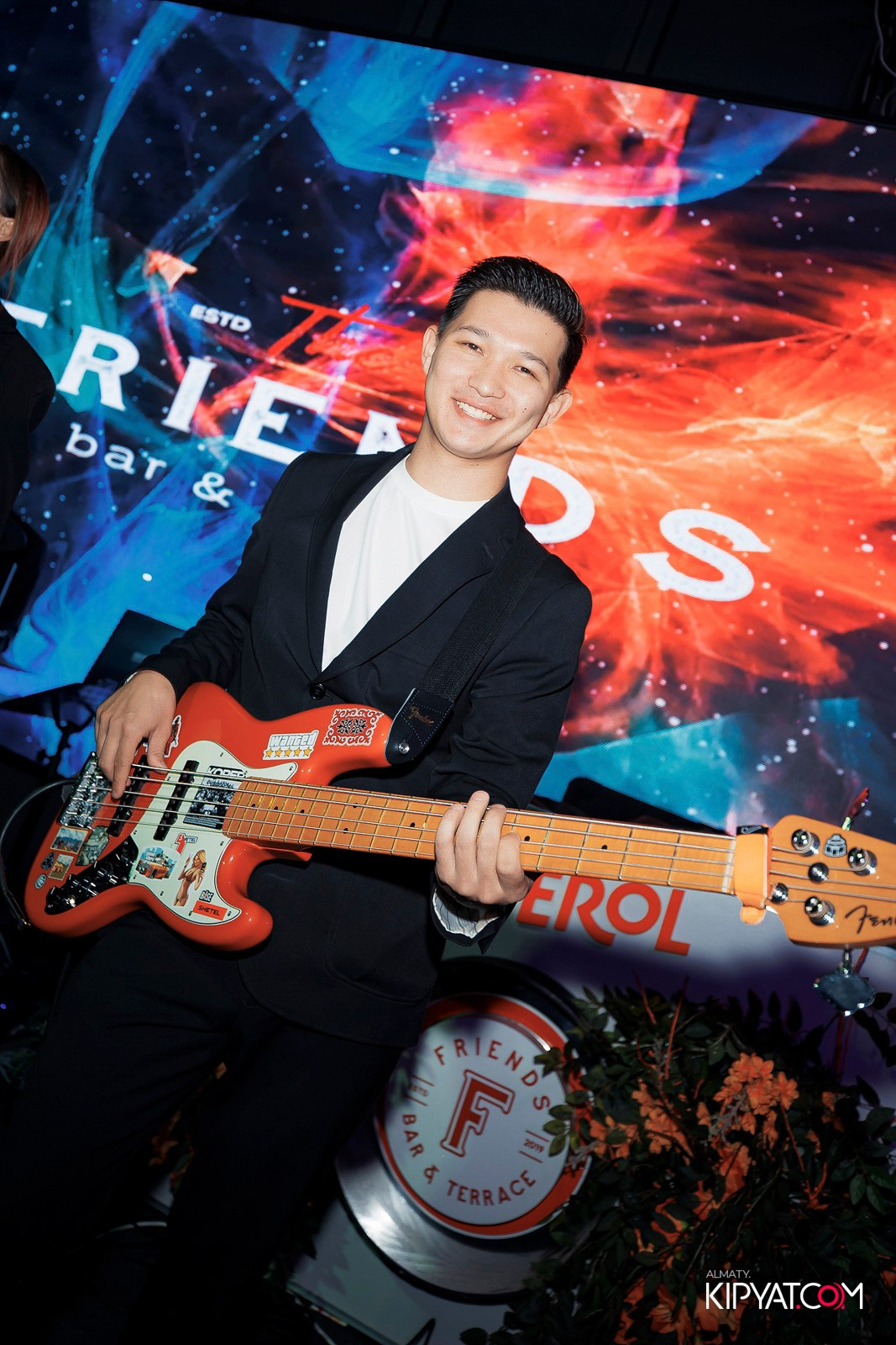 FRIENDS BAR & TERRACE. КИПЯТКОМ АЛМАТЫ!