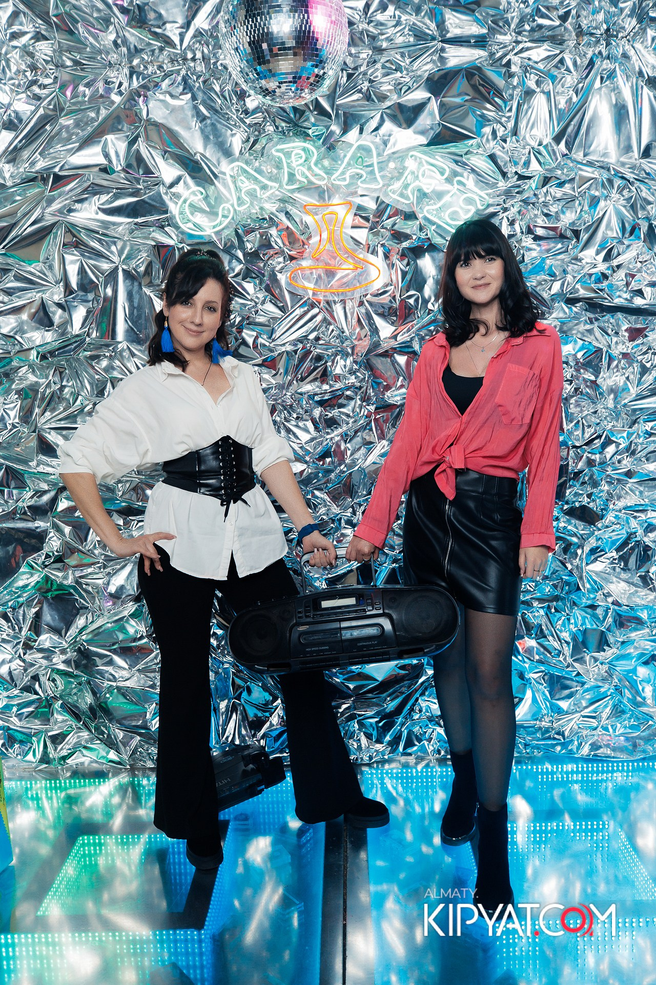 ВЕЧЕРИНКА 90Х КАФЕ CARAFE. КИПЯТКОМ АЛМАТЫ! Фотосъемка мероприятий в Алматы