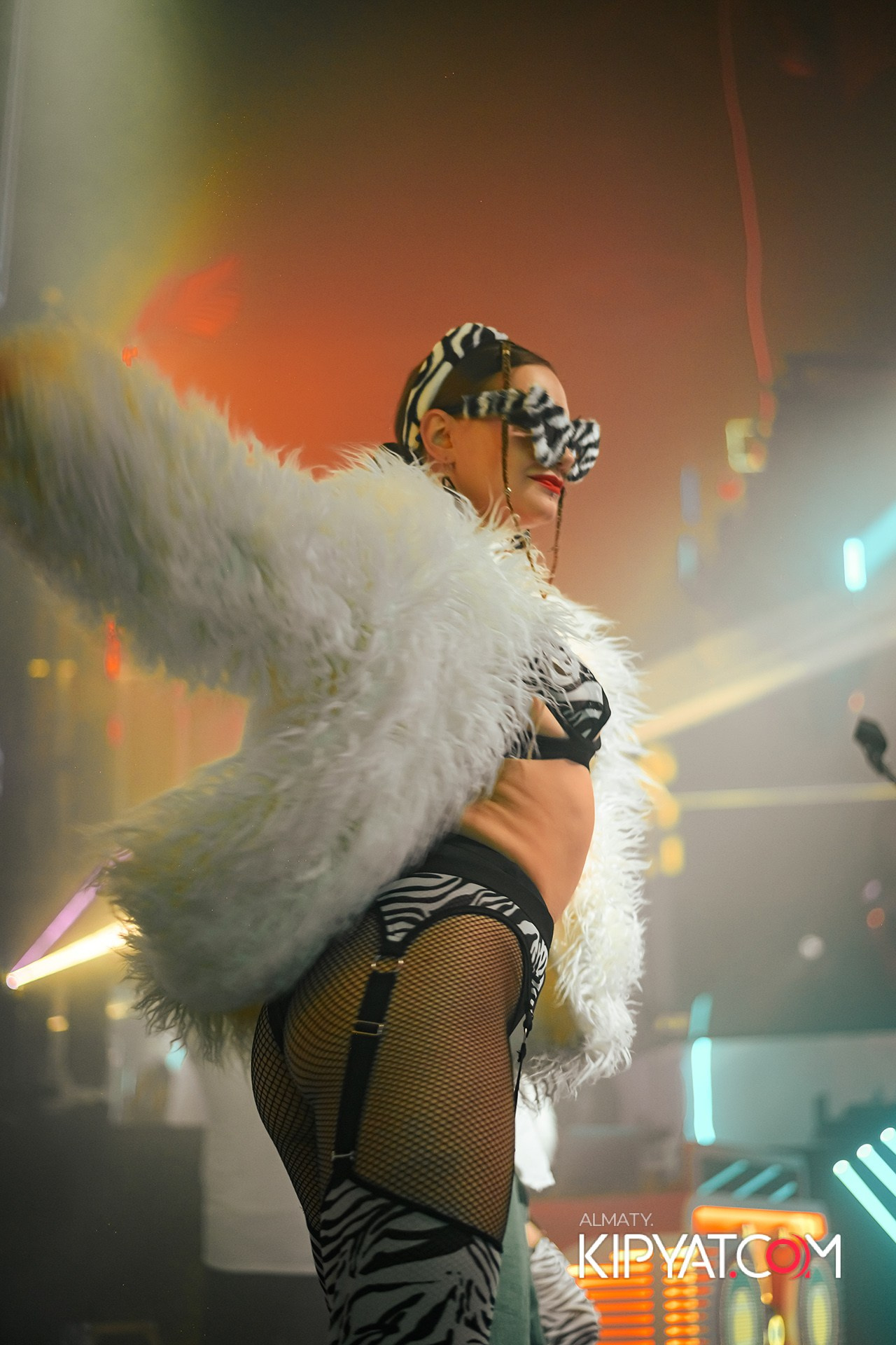 SANTA BARBARA ВЫСТУПЛЕНИЕ ГРУППЫ БРАТЬЯ ГРИММ. КИПЯТКОМ АЛМАТЫ!