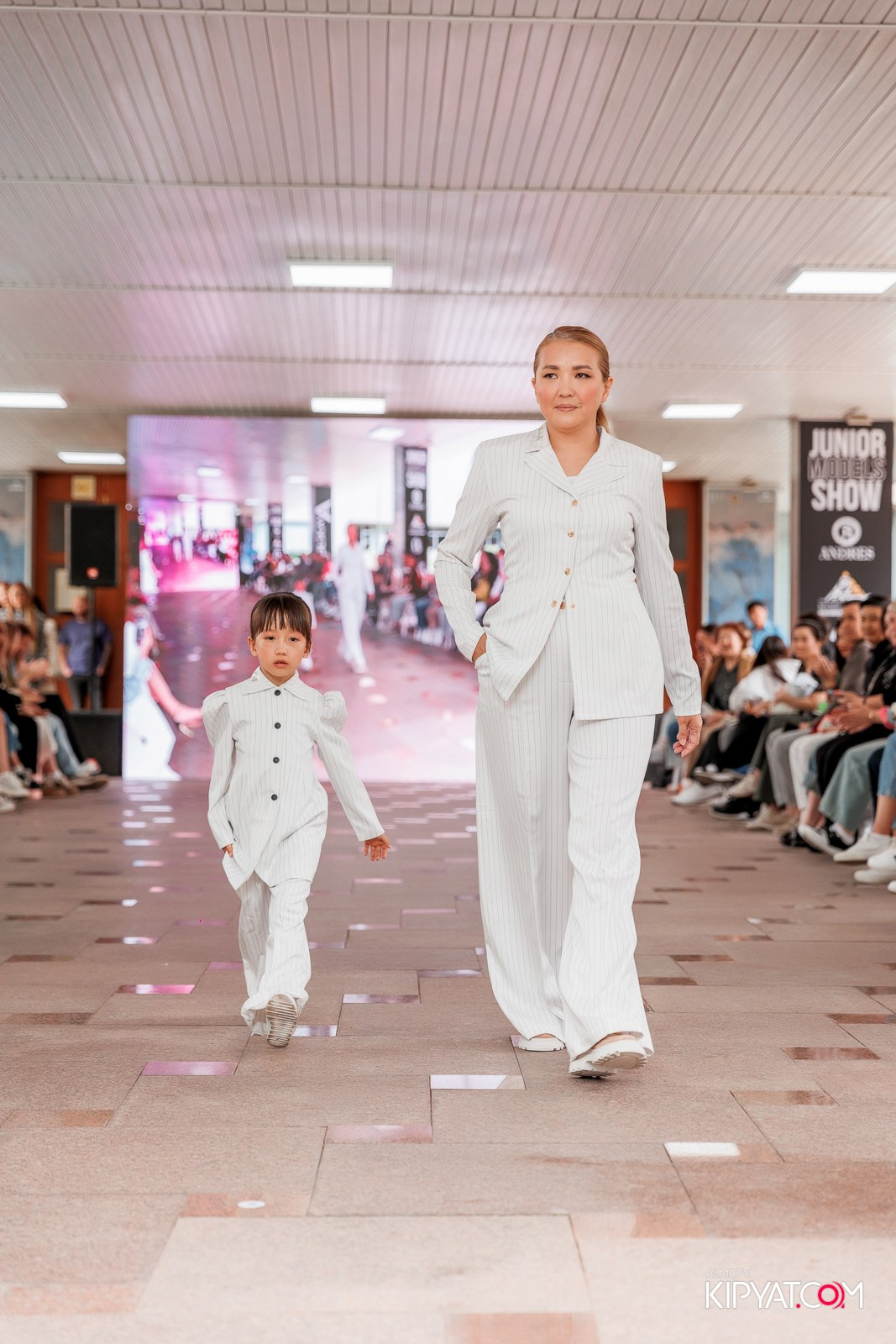 JUNIOR FASHION SHOW. КИПЯТКОМ АЛМАТЫ!