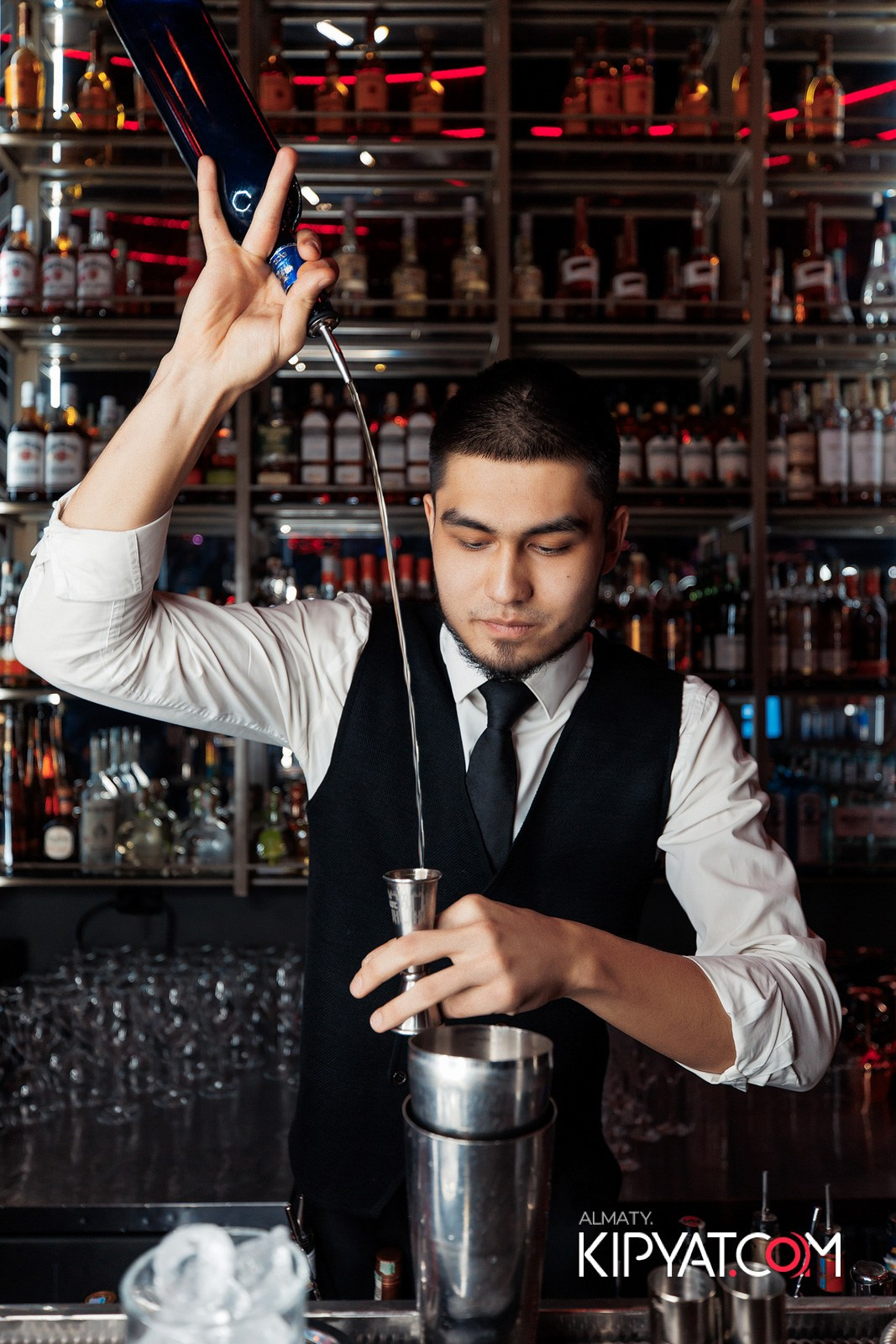 FRIENDS BAR & TERRACE. КИПЯТКОМ АЛМАТЫ!