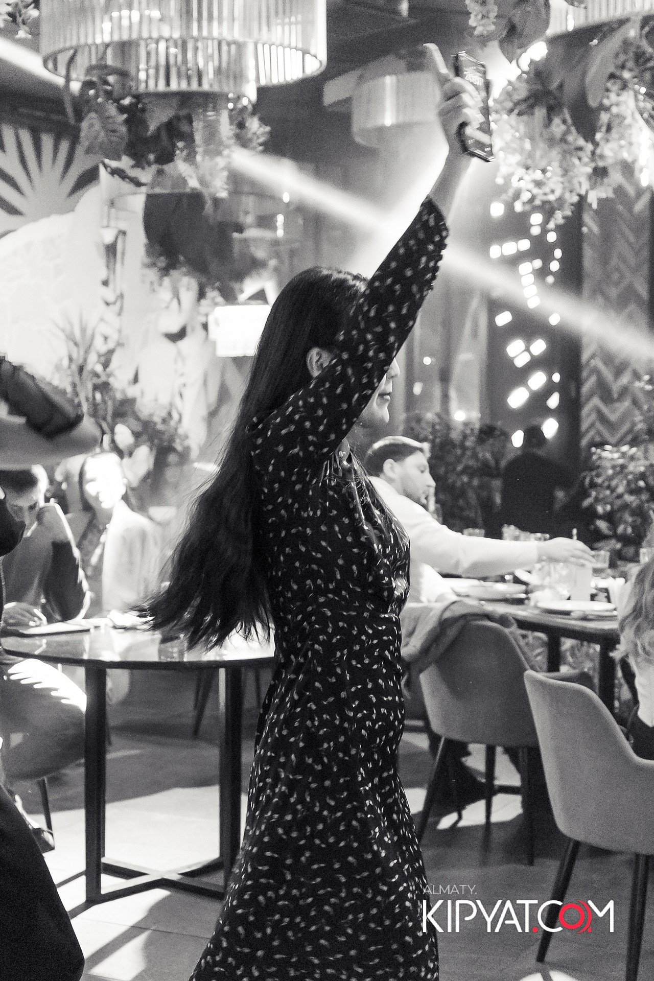 FRIENDS TERRACE & BAR. КИПЯТКОМ АЛМАТЫ! Фотосъемка мероприятий в Алматы