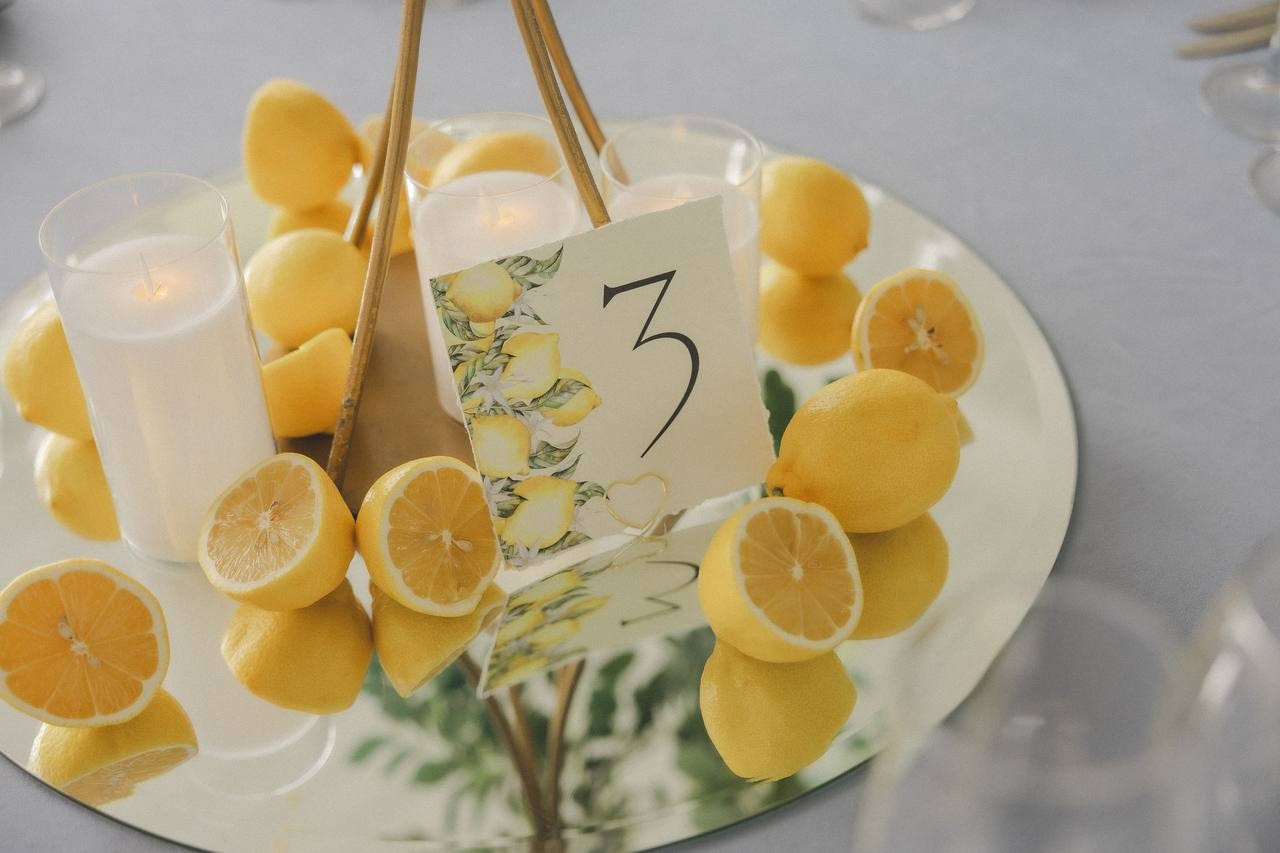 Яркий декор с использованием фруктов и овощей. Подрядчики и друзья сети свадебных площадок House for wedding