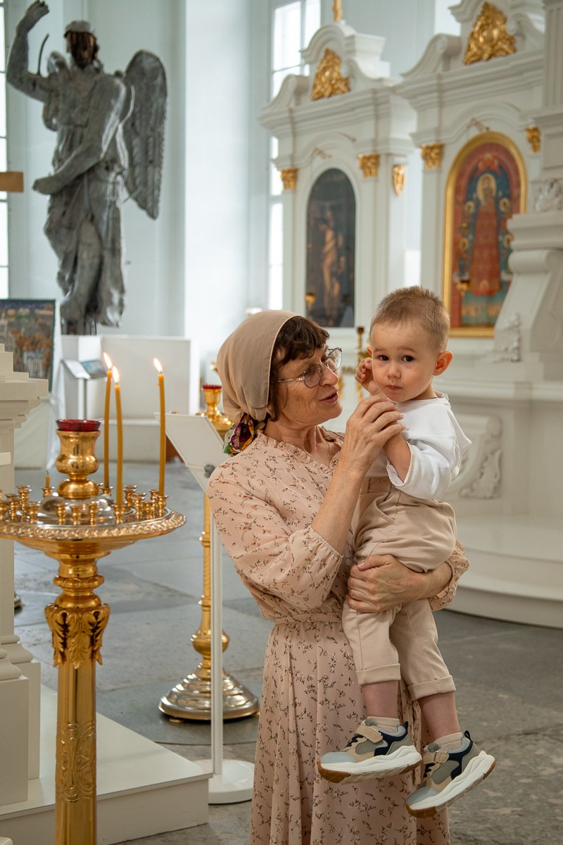 Крещение Тимофея. Воскресенский Смольный Собор. Семейный и церковный фотограф в Санкт Петербурге Мария Гобыча