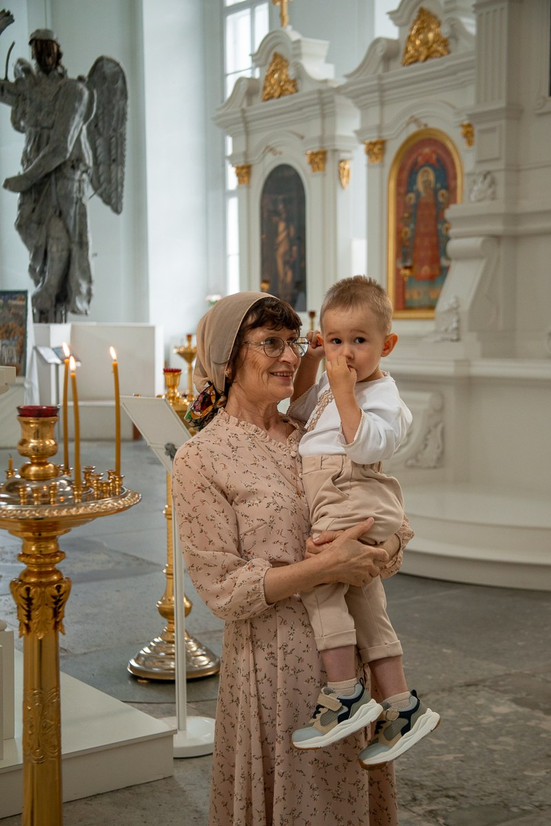 Крещение Тимофея. Воскресенский Смольный Собор. Семейный и церковный фотограф в Санкт Петербурге Мария Гобыча