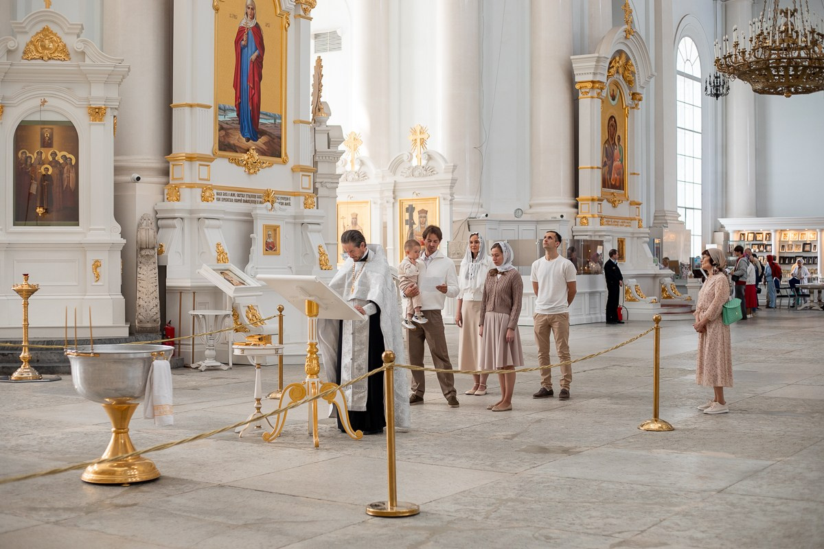 Крещение Тимофея. Воскресенский Смольный Собор. Семейный и церковный фотограф в Санкт Петербурге Мария Гобыча