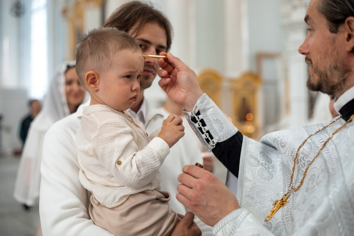 Крещение Тимофея. Воскресенский Смольный Собор. Семейный и церковный фотограф в Санкт Петербурге Мария Гобыча