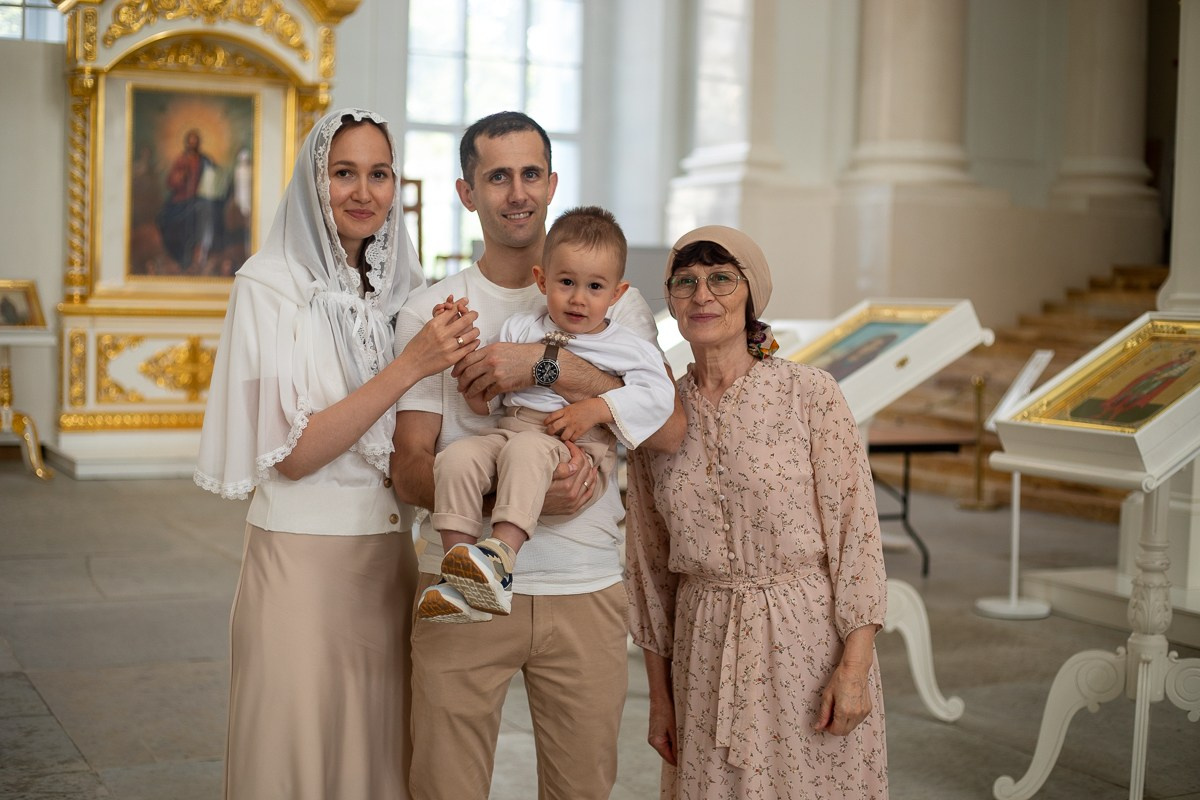 Крещение Тимофея. Воскресенский Смольный Собор. Семейный и церковный фотограф в Санкт Петербурге Мария Гобыча