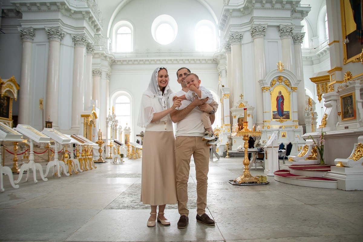 Крещение Тимофея. Воскресенский Смольный Собор. Семейный и церковный фотограф в Санкт Петербурге Мария Гобыча