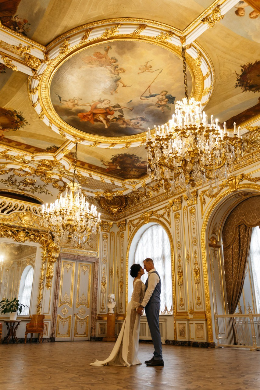 спрятаться от плохой погоды в свадебный день