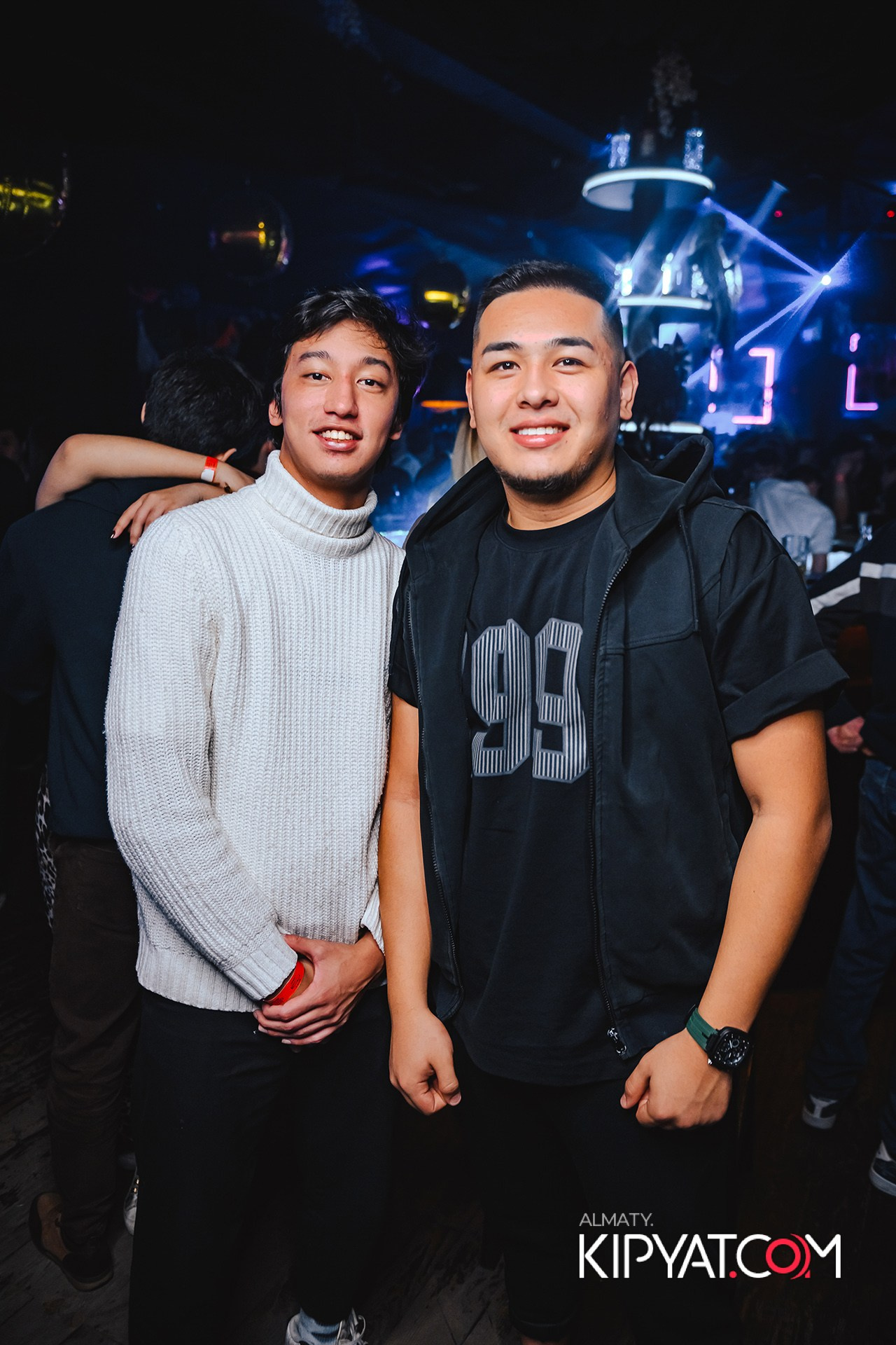 UYAT EMES BAR. КИПЯТКОМ АЛМАТЫ!