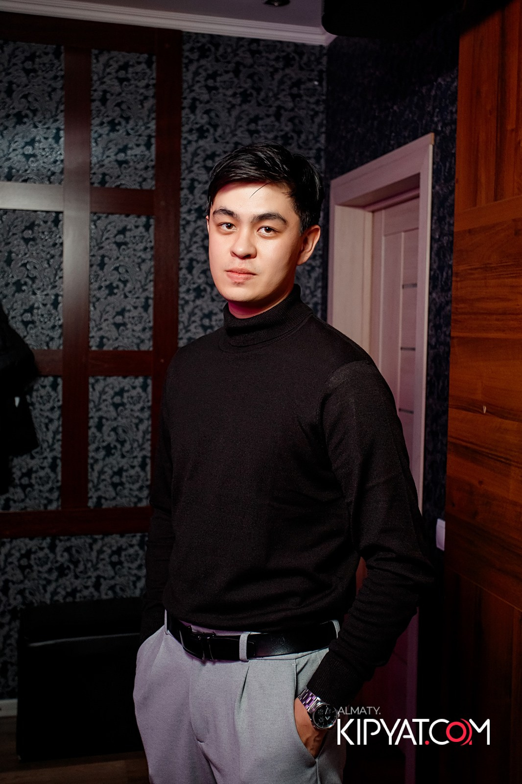 КАРАОКЕ-БАР РОЯЛЬ НА НУРМАКОВА. КИПЯТКОМ АЛМАТЫ!